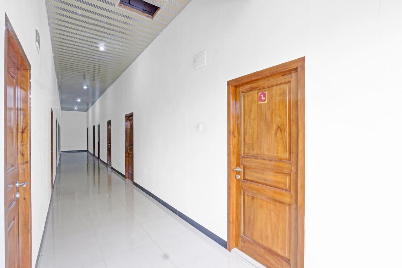 Oyo 90796 Hotel Mulya Indah Tambakmulya Exterior foto