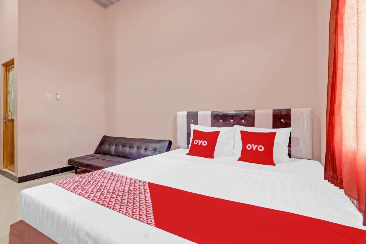 Oyo 90796 Hotel Mulya Indah Tambakmulya Exterior foto